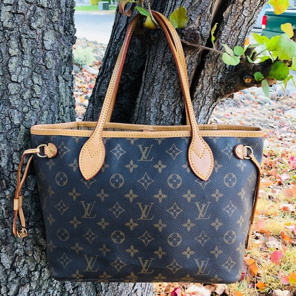 Louis Vuitton Accessories - 🍁Authentic Louis Vuitton
Monogram Neverfull PM☃️